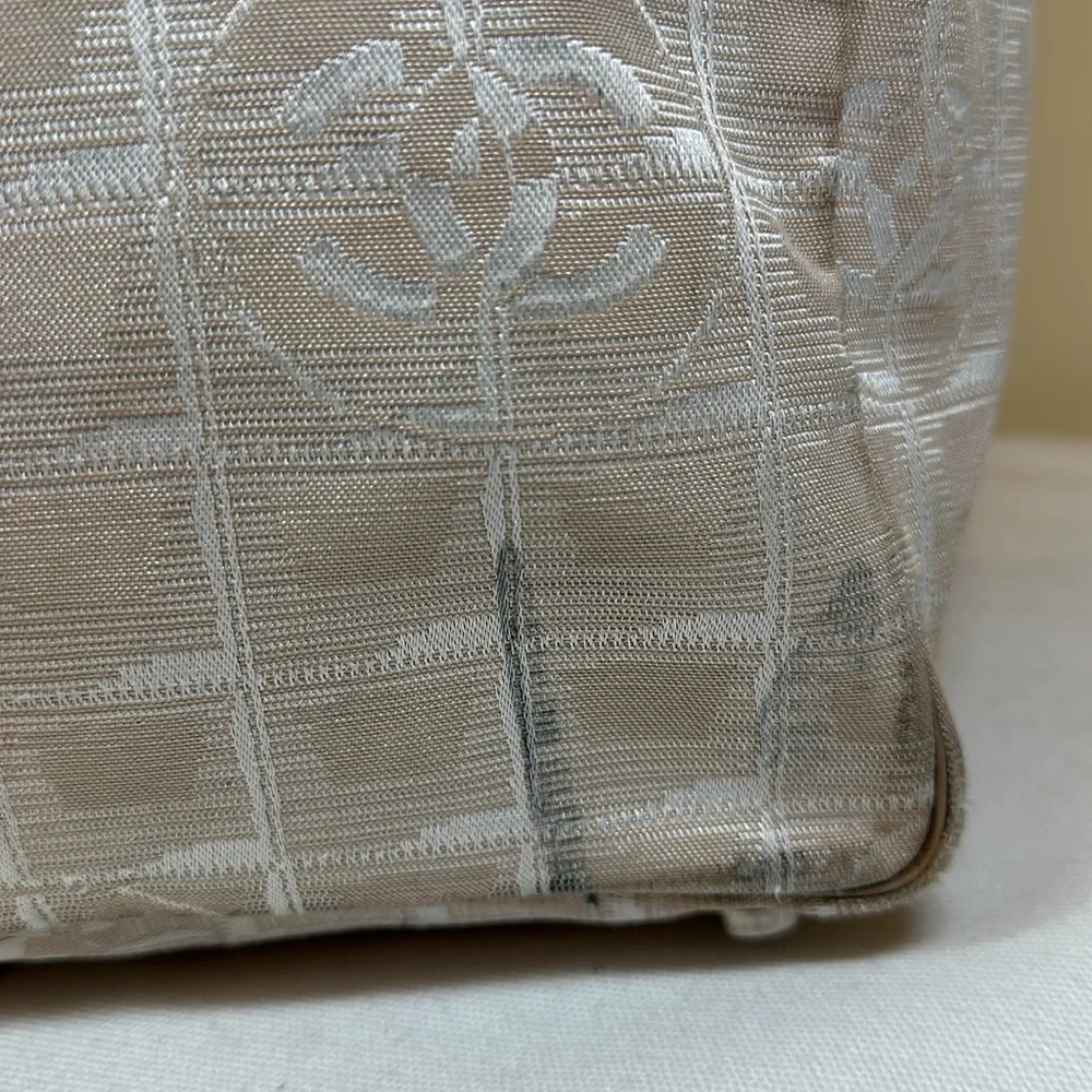 CHANEL Travel Line Fabric Tote Cream, Leather Straps, Serial 7 Series 2002-03 - Picture 6 of 15